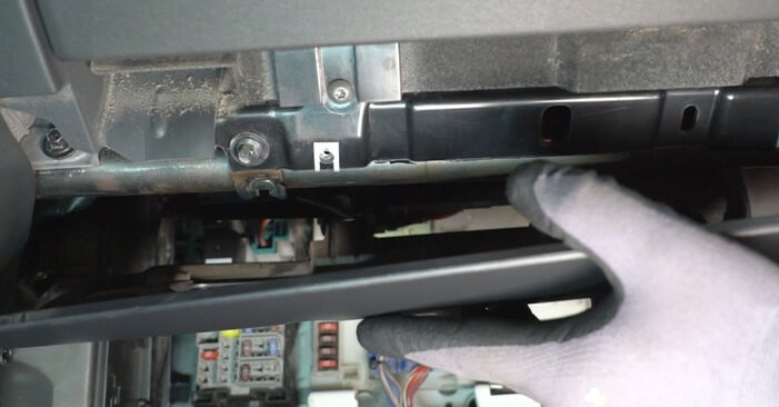 Samodzielna wymiana Filtr powietrza kabinowy w VOLVO S60 II (Y20, 134) 2.4 D5 2013