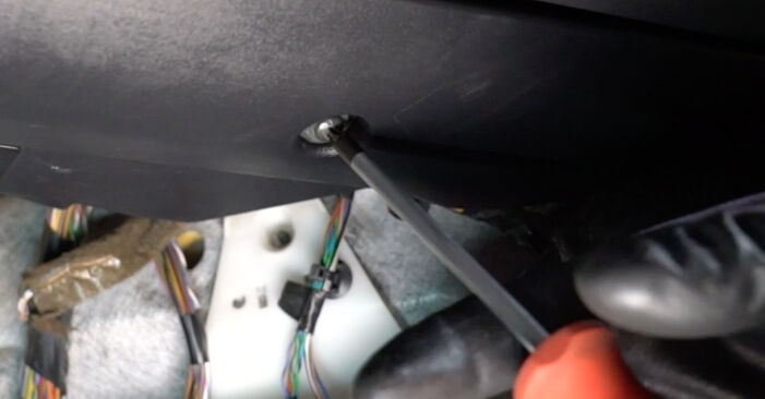 VOLVO V70 III Kasten / Kombi (135) 2.4 D4 AWD 2015 Innenraumfilter wechseln: Kostenfreie Reparaturwegleitungen