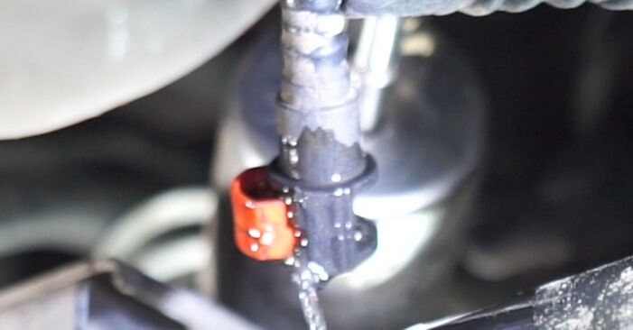 Cât de greu este să o faceți singur: înlocuirea Filtru combustibil la Volvo XC60 156 2.4 2014 - descărcați ghidul ilustrat