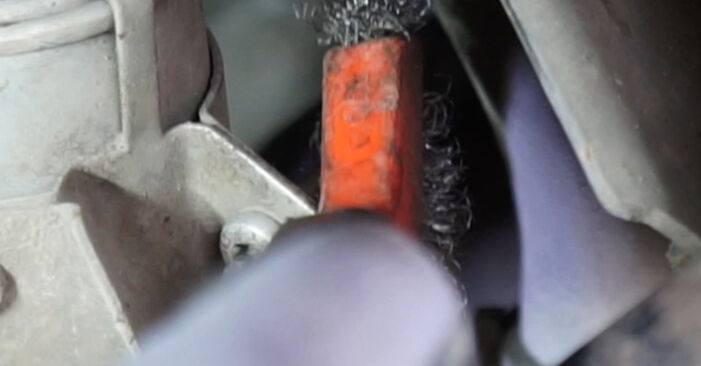 Ersetzen Sie Kraftstofffilter am VOLVO V60 (155, 157) 2.0 D3 2013 selber