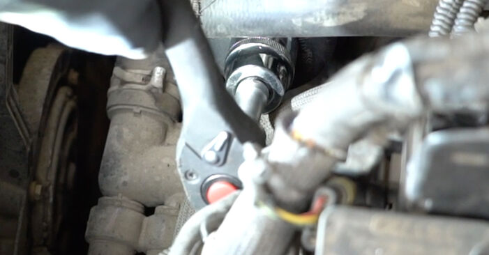 Wie schmierig ist es, selber zu reparieren: Ölfilter beim Citroen Jumper 250 kastenwagen 2.0 BlueHDi 130 2012 wechseln – Downloaden Sie sich Bildanleitungen