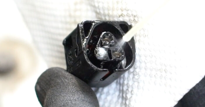 Wie kompliziert ist es, selbst zu reparieren: Zündspule am Citroen C4 Grand Picasso mk1 1.6 VTi 120 2012 ersetzen – Laden Sie sich illustrierte Wegleitungen herunter