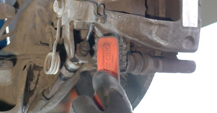 Jak wymienić Klocki Hamulcowe w CITROËN Berlingo II Burtowy Ciężarówka/Podwozie (B9) 1.6 HDi 90 16V 2013: pobierz instrukcje PDF i instrukcje wideo