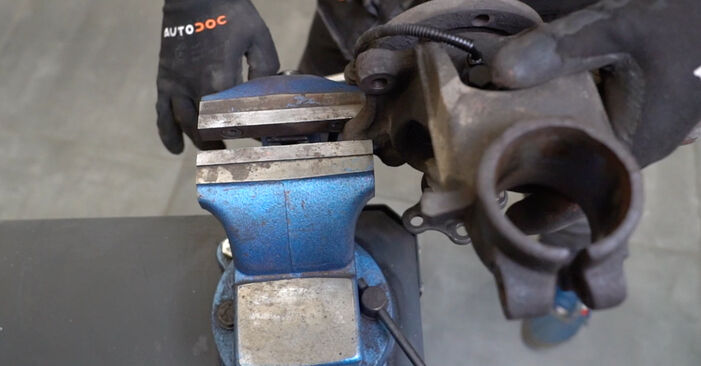 How to remove CITROËN BERLINGO 1.6 BlueHDi 100 2012 Wheel Bearing - online easy-to-follow instructions