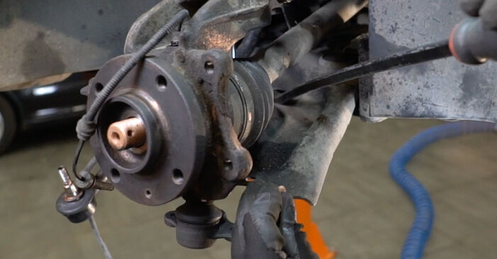 Wie man Radlager beim Citroen DS3 Cabrio 2013 wechselt - Gratis PDF- und Video-Tutorials