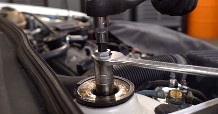 Cómo reemplazar Amortiguadores en un SEAT Ibiza II (6K1) 1.4 i 1994 - manuales paso a paso y guías en video