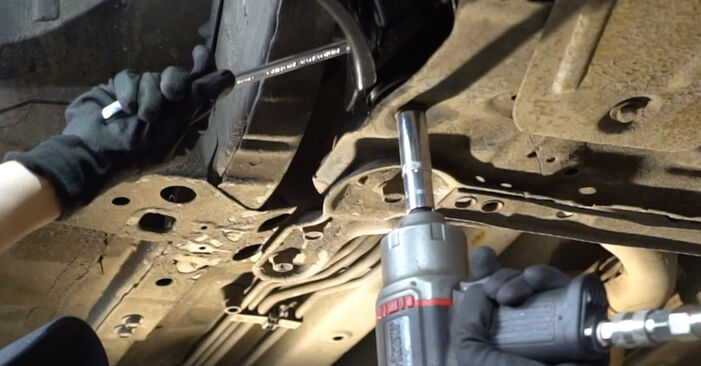 Wie kompliziert ist es, selbst zu reparieren: Querlenker am Renault Koleos 1 2.0 dCi 4x4 (HY0K) 2014 ersetzen – Laden Sie sich illustrierte Wegleitungen herunter