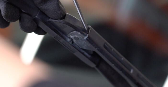 Смяна на Seat Exeo st 1.8 TSI 2011 Перо на чистачка: безплатни наръчници за ремонт