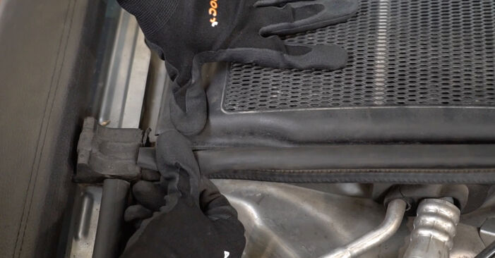 Seat Exeo Limousine 1.8 T 2014 Innenraumfilter wechseln: wie schwer ist es, selbst zu reparieren - Downloaden Sie sich illustrierte Anleitungen
