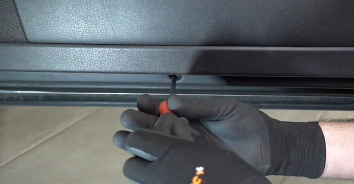 Jak wymienić Podnośnik szyby w SEAT Exeo Sedan (3R2) 1.6 2013: pobierz instrukcje PDF i instrukcje wideo