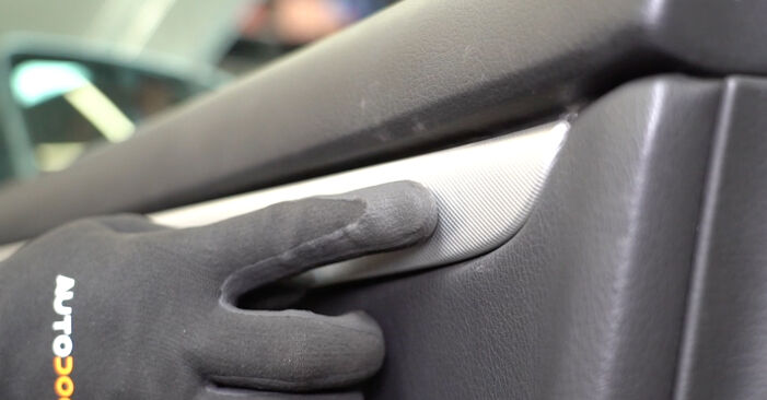 Ako vymeniť Mechanizmu zdvíhania okien na SEAT Exeo ST (3R5) 2014: stiahnite si PDF návody a video inštrukcie.