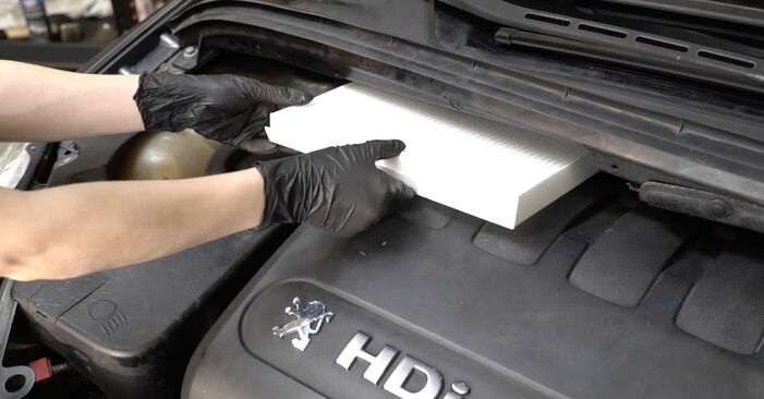 Innenraumfilter Peugeot 308 CC 1.6 16V 2011 wechseln: Kostenlose Reparaturhandbücher
