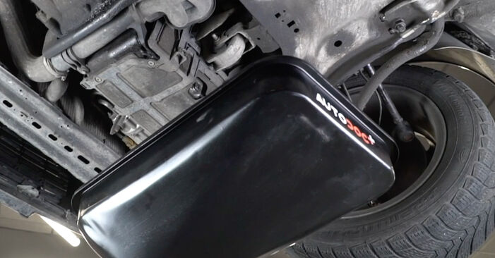 Come sostituire Filtro olio motore PEUGEOT 308 III Hatchback PureTech 130 (FPHNSL, FPHNST) 2022 - manuali passo passo e video guide