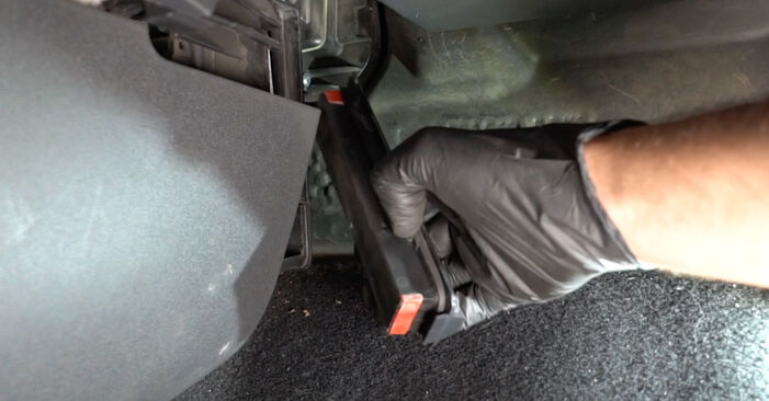 Dacia Duster Kastenwagen 1.5 dCi 2013 Innenraumfilter austauschen: Unentgeltliche Reparatur-Tutorials