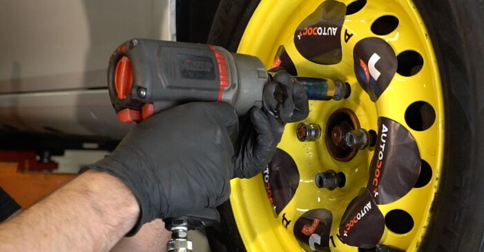 Wie lange braucht der Teilewechsel: Spurstangenkopf am Nissan Micra k12 Cabrio 2013 - Einlässliche PDF-Wegleitung