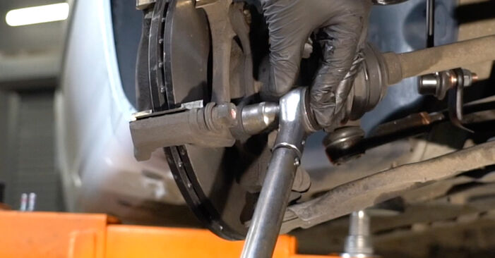 Wie schmierig ist es, selber zu reparieren: Bremsscheiben beim Dacia Logan US 1.5 dCi (US00, US0J, US0Y) 2014 wechseln – Downloaden Sie sich Bildanleitungen