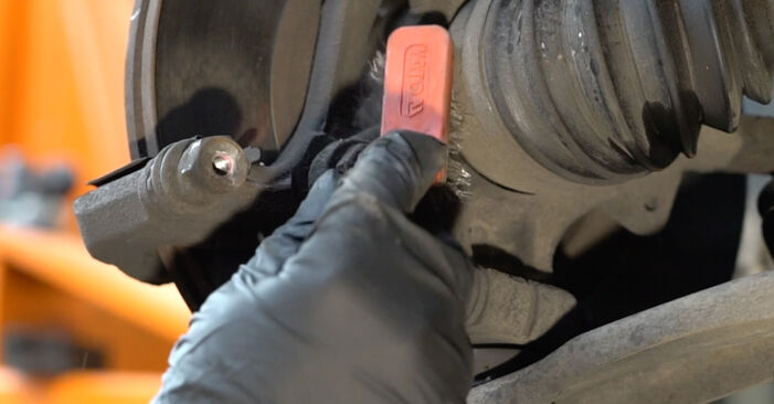 Replacing Brake Discs on Nissan Note E11 2007 1.4 by yourself