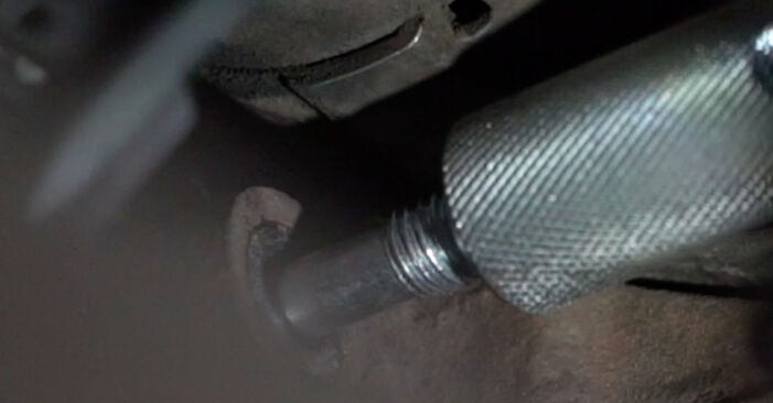 Nissan Tiida SС11 1.5 dCi 2006 Wasserpumpe + Zahnriemensatz wechseln: Gratis Reparaturanleitungen