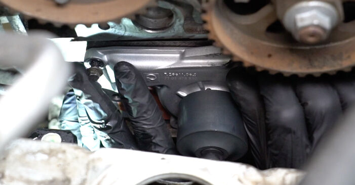 Ersetzen Sie Wasserpumpe + Zahnriemensatz am Nissan Kubistar Kastenwagen X80 2013 dCi 85 selbst