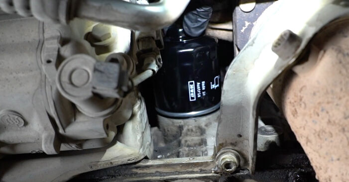 Replacing Oil Filter on VW GOL G3 2002 1.6 by yourself