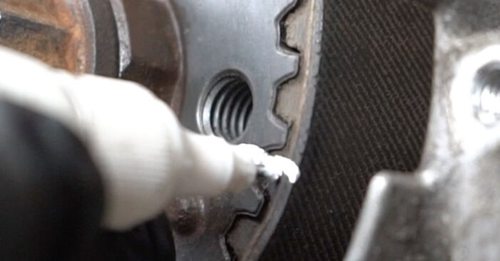 Kako zamenjati Komplet (kit) zobatega jermena na VW Passat Sedan (3C2) 2005 - nasveti in triki