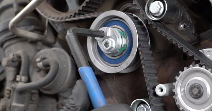 Austauschen Anleitung Wasserpumpe + Zahnriemensatz am VW Golf 6 Cabrio 2015 1.6 TDI selbst