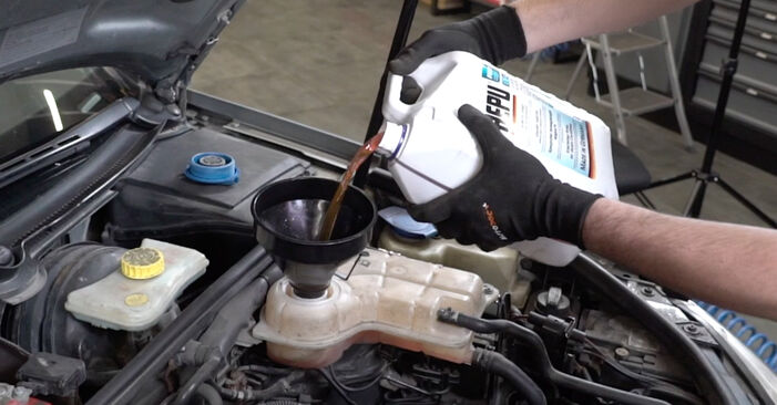 Как да демонтираме VW GOLF 2.0 GTI 2015 Комплект зъбен ремък - онлайн лесни за следване инструкции