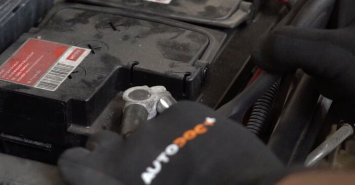 Wie Wasserpumpe + Zahnriemensatz beim VW Golf 6 Cabrio 2011 gewechselt werden - Unentgeltliche PDF- und Videoanweisungen