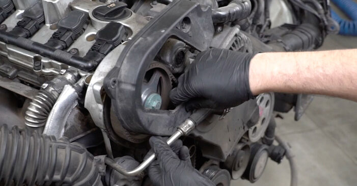 Tauschen Sie Wasserpumpe + Zahnriemensatz beim VW Golf VI Cabrio (517) 1.4 TSI 2014 selbst aus