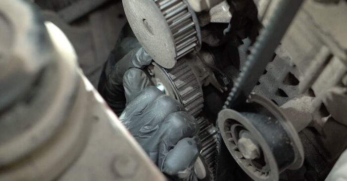 Колко време отнема смяната: Комплект зъбен ремък на VW Caddy 3 Ван 2012 - информативен PDF наръчник