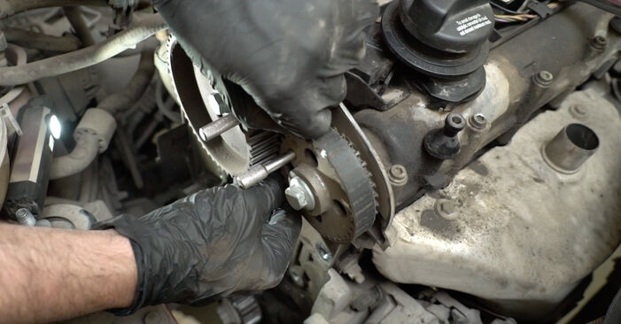 VW Caddy Mk3 1.6 TDI 2006 Water Pump + Timing Belt Kit replacement: free workshop manuals