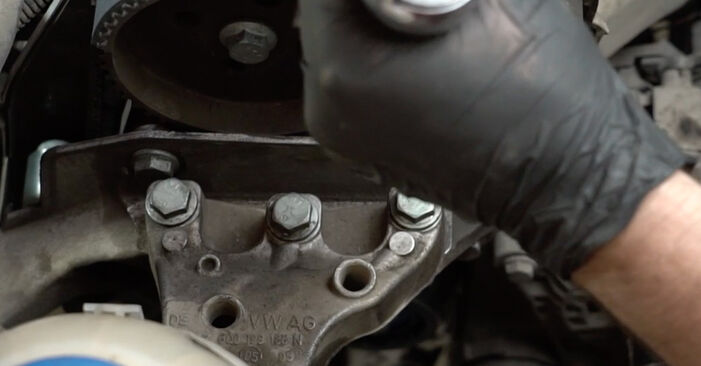 Колко време отнема смяната: Комплект зъбен ремък на VW Caddy 3 Ван 2012 - информативен PDF наръчник