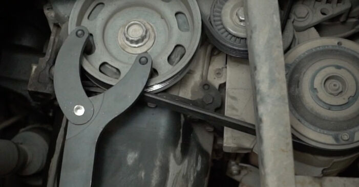 Hvordan skifte VW GOLF 2012 Vannpumpe + Registerreimsett trinn–for–trinn veiledning
