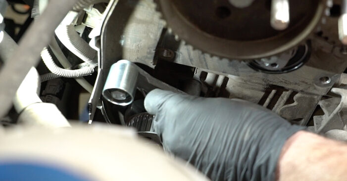 Wasserpumpe + Zahnriemensatz beim VW GOLF 1.4 16V 2012 selber erneuern - DIY-Manual
