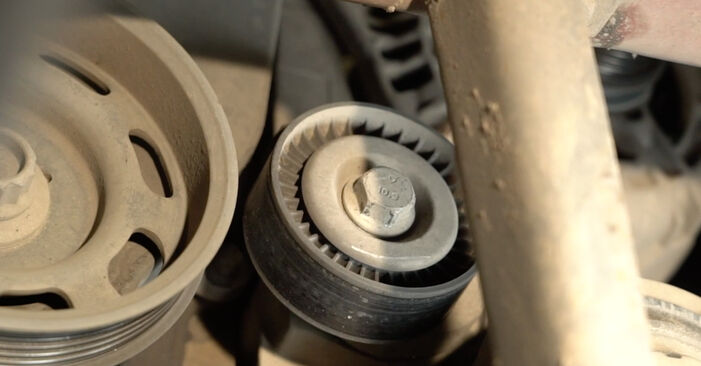 Hinweise des Automechanikers zum Wechseln von VW Golf VI Variant (AJ5) 1.4 TSI 2013 Wasserpumpe + Zahnriemensatz