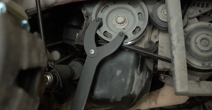 Ako odstrániť VW POLO 1.2 TSI 2013 Sada rozvodového remena - online jednoduché inštrukcie