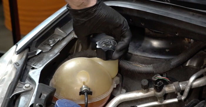 Wie kompliziert ist es, selbst zu reparieren: Wasserpumpe + Zahnriemensatz am Citroën C5 Kombi 1.8 16V (RE6FYB) 2010 ersetzen – Laden Sie sich illustrierte Wegleitungen herunter