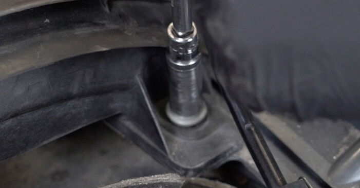 Wie schmierig ist es, selber zu reparieren: Wasserpumpe + Zahnriemensatz beim Citroën C4 Coupe 2.0 VTR 2010 wechseln – Downloaden Sie sich Bildanleitungen