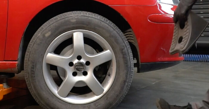 VW Polo IV Hatchback (9N) 1.4 TDI Końcówka wahacza wymiana: przewodniki online i samouczki wideo