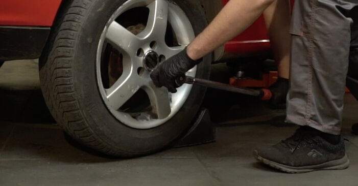 Hoe VW POLO 1.6 2013 Veerpootlager verwijderen – online eenvoudige instructies