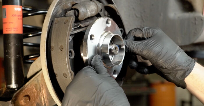 DIY replacement of Wheel Bearing on AUDI A2 (8Z0) 1.2 TDI 2002 is not an issue anymore with our step-by-step tutorial