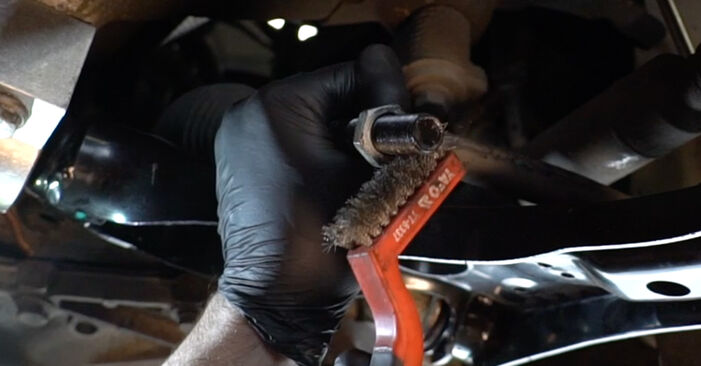 Replacing Track Rod End on SEAT Alhambra 7N 2020 2.0 TDI by yourself
