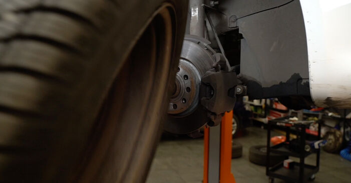 Wechseln Sie Spurstangenkopf beim SEAT Alhambra (710, 711) 2.0 TDI 2013 selbst aus