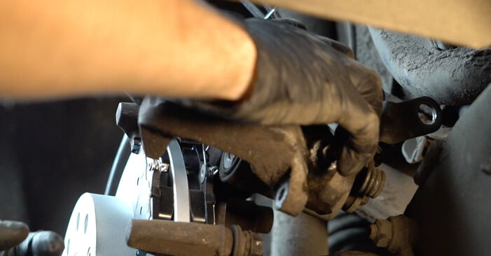 Cómo reemplazar Pinzas de Freno en un SEAT Toledo III (5P2) 1.9 TDI 2005 - manuales paso a paso y guías en video