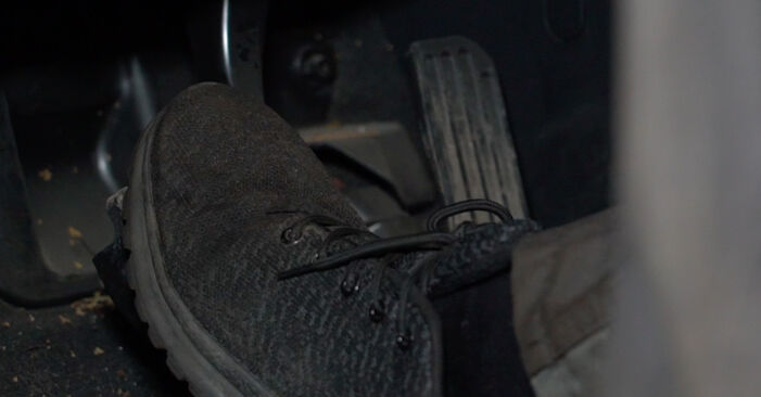 Replacing Brake Calipers on Seat Ibiza 6L 2004 1.9 TDI by yourself