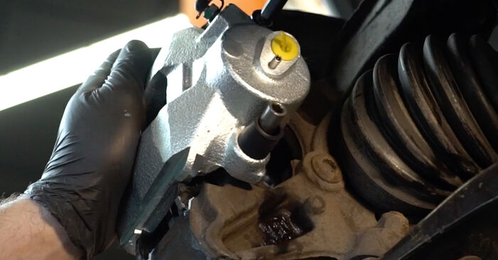 Seat Toledo 4 1.6 (CFNA) 2014 Bremssattel wechseln: Kostenfreie Reparaturwegleitungen