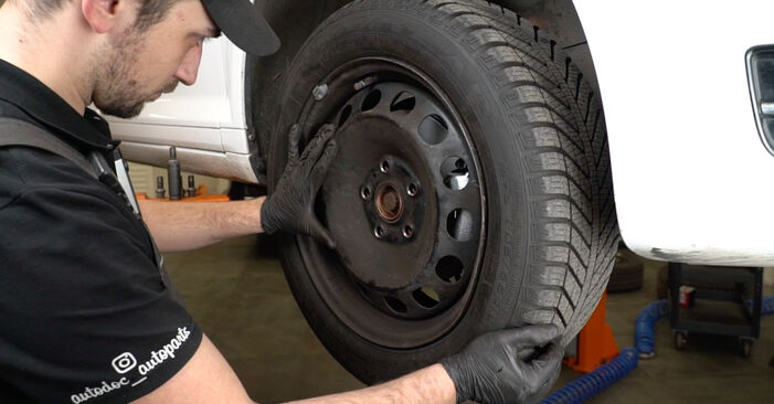 Cómo reemplazar Pinzas de Freno en un SEAT Toledo IV Hatchback (KG3) 1.6 TDI 2013 - manuales paso a paso y guías en video