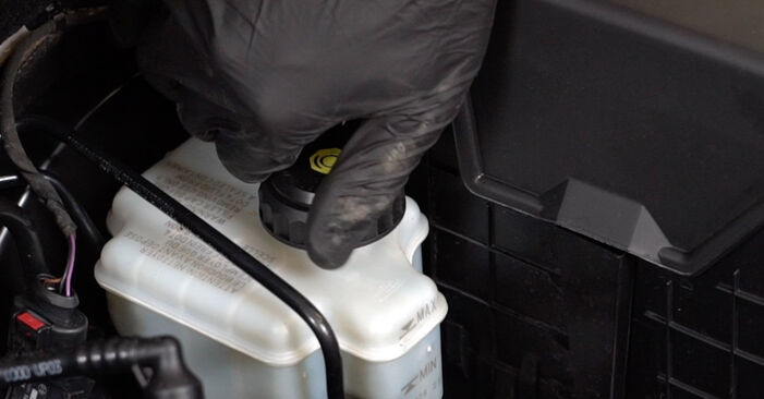 Hvordan skifte Bremsecaliper på SEAT IBIZA SPORTCOUPE Kasse/kombibil (6J1) 2013: Last ned PDF- og videoveiledninger