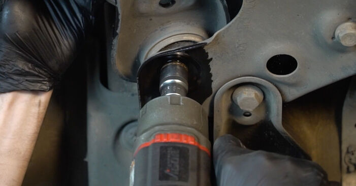 Quão difícil é efetuar a substituição de Braço De Suspensão no Seat Ibiza 6J Sportcoupe 1.6 TDI 2014 por si mesmo - descarregue o guia ilustrado
