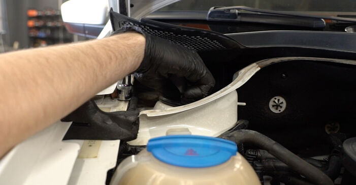 Reemplace Amortiguadores en un Seat Ibiza IV ST 2013 1.2 TDI usted mismo